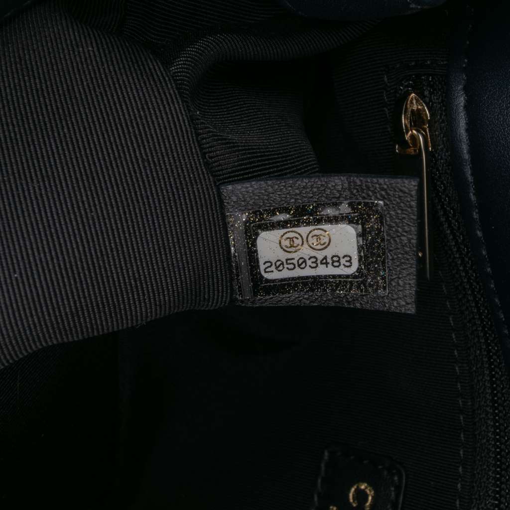 Chanel Medium Bicolor Calfskin Graphic Flap - Detail 1