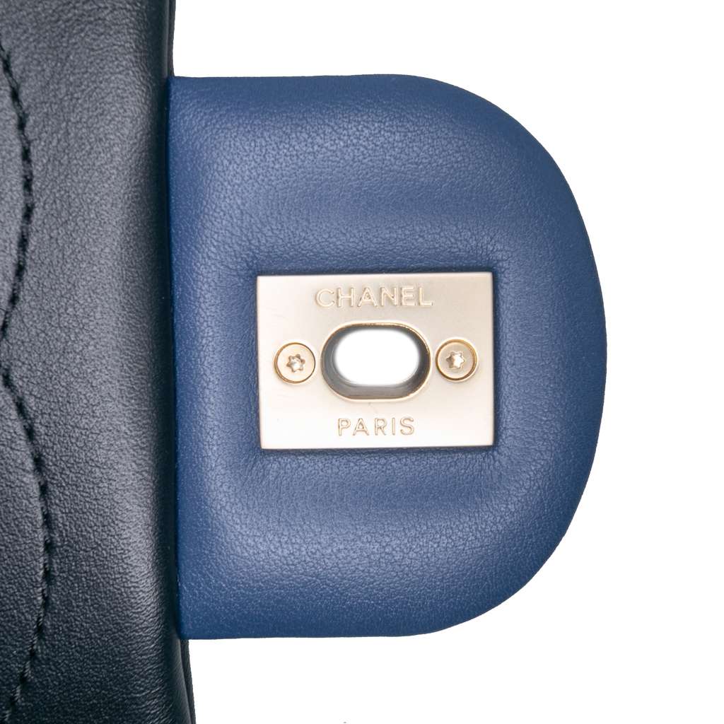 Chanel Medium Bicolor Calfskin Graphic Flap - Detail 2