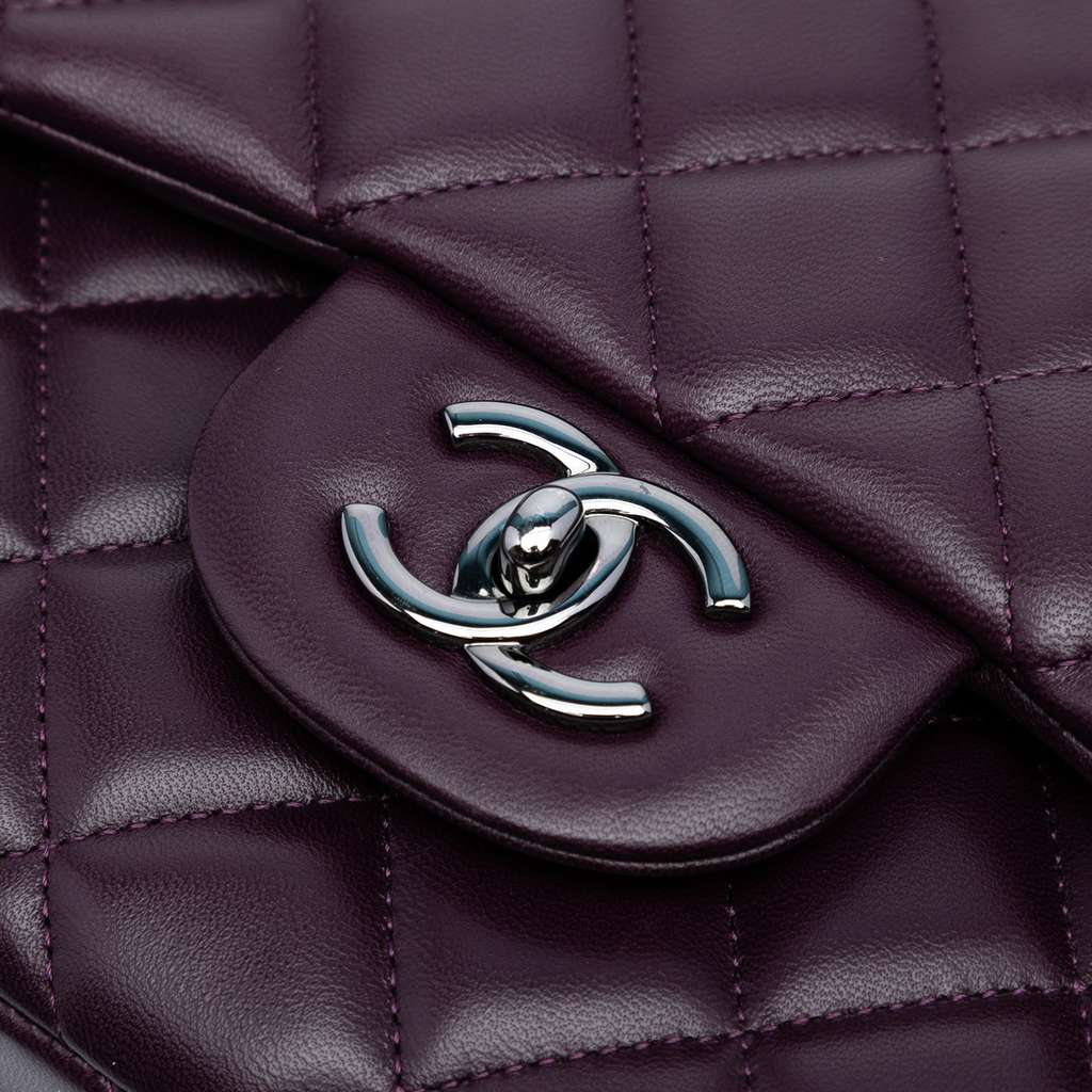 Chanel Jumbo Classic Lambskin Double Flap - Detail 1