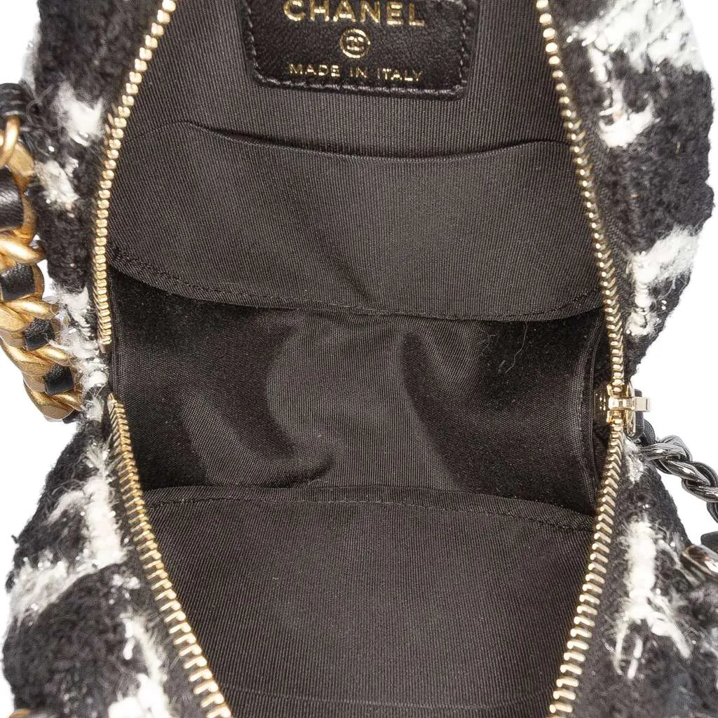 Chanel Tweed 19 Round Clutch with Chain and Coin Purse White Tweed Very good - Model View