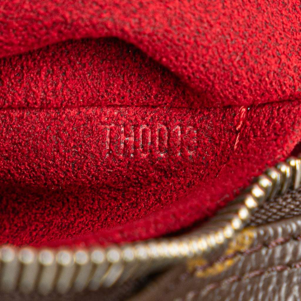 Louis Vuitton Monogram Croissant MM - Detail 1