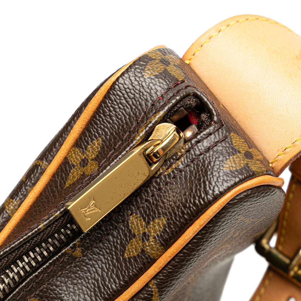 Louis Vuitton Monogram Croissant MM - Detail 2