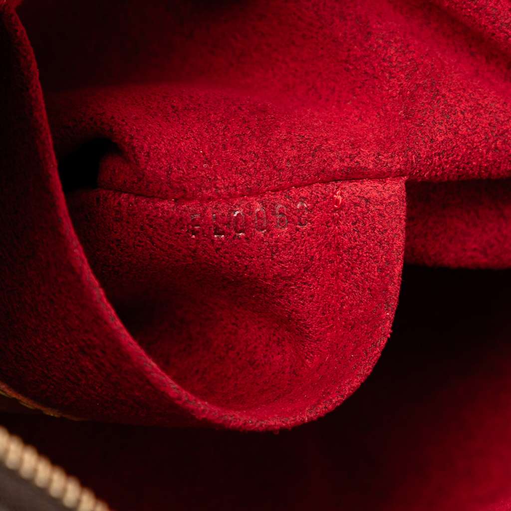 Louis Vuitton Monogram Croissant MM - Detail 1