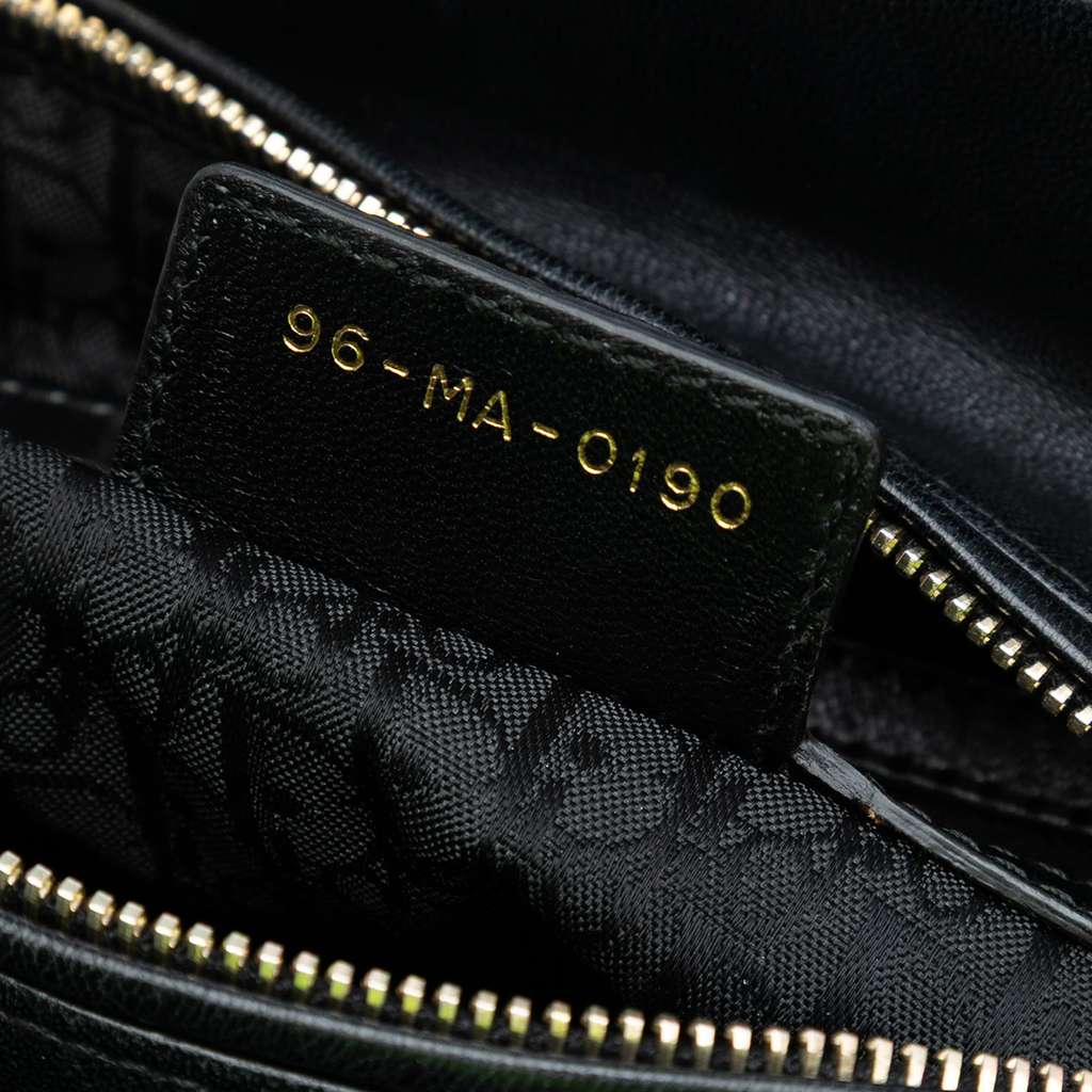 Dior Medium Lambskin Cannage Pearl Lady Dior - Detail 1