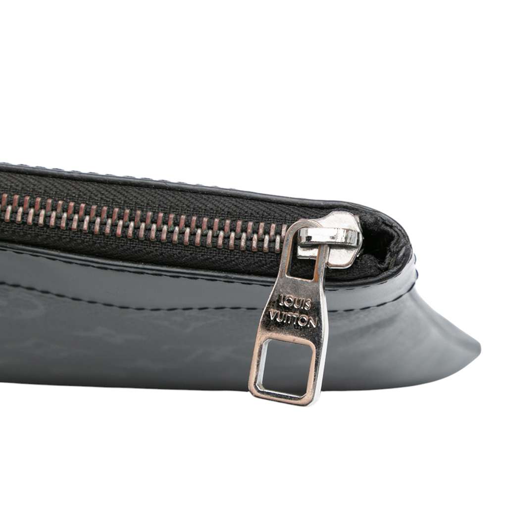 Louis Vuitton Monogram Eclipse Discovery Pochette GM - Detail 2