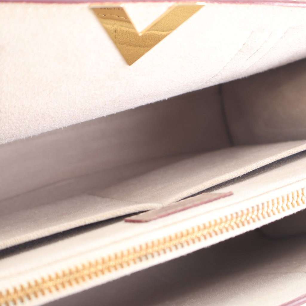 Louis Vuitton Monogram Cuir Plume Very Tote MM - Detail 1