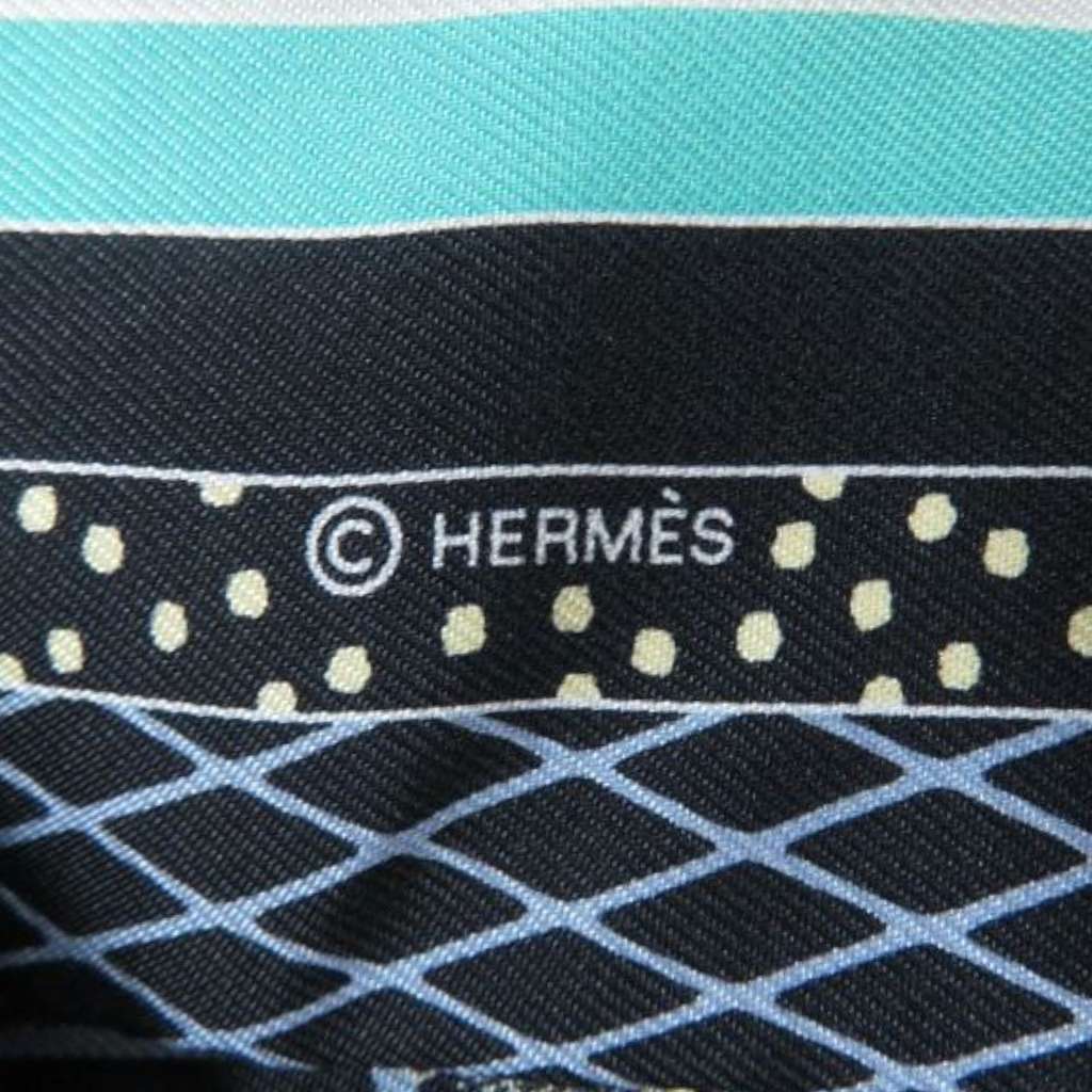 Hermès Grand Theartre Nouveau Silk Twilly Scarf - Side view