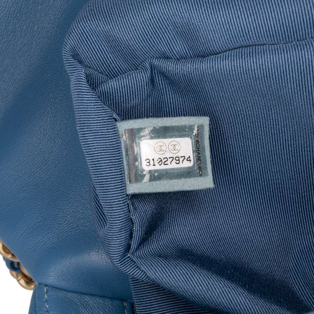 Chanel Medium Lambskin 19 Flap - Detail 1
