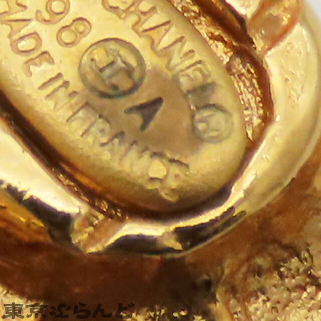 Chanel Gold Plated CC Round Clip-on Earrings - Detail 1