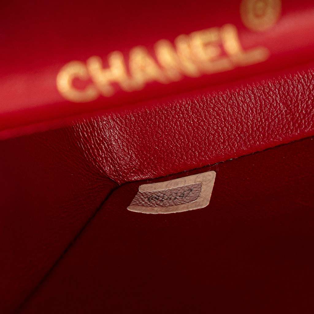 Chanel Micro Classic Lambskin Belt Bag - Detail 1