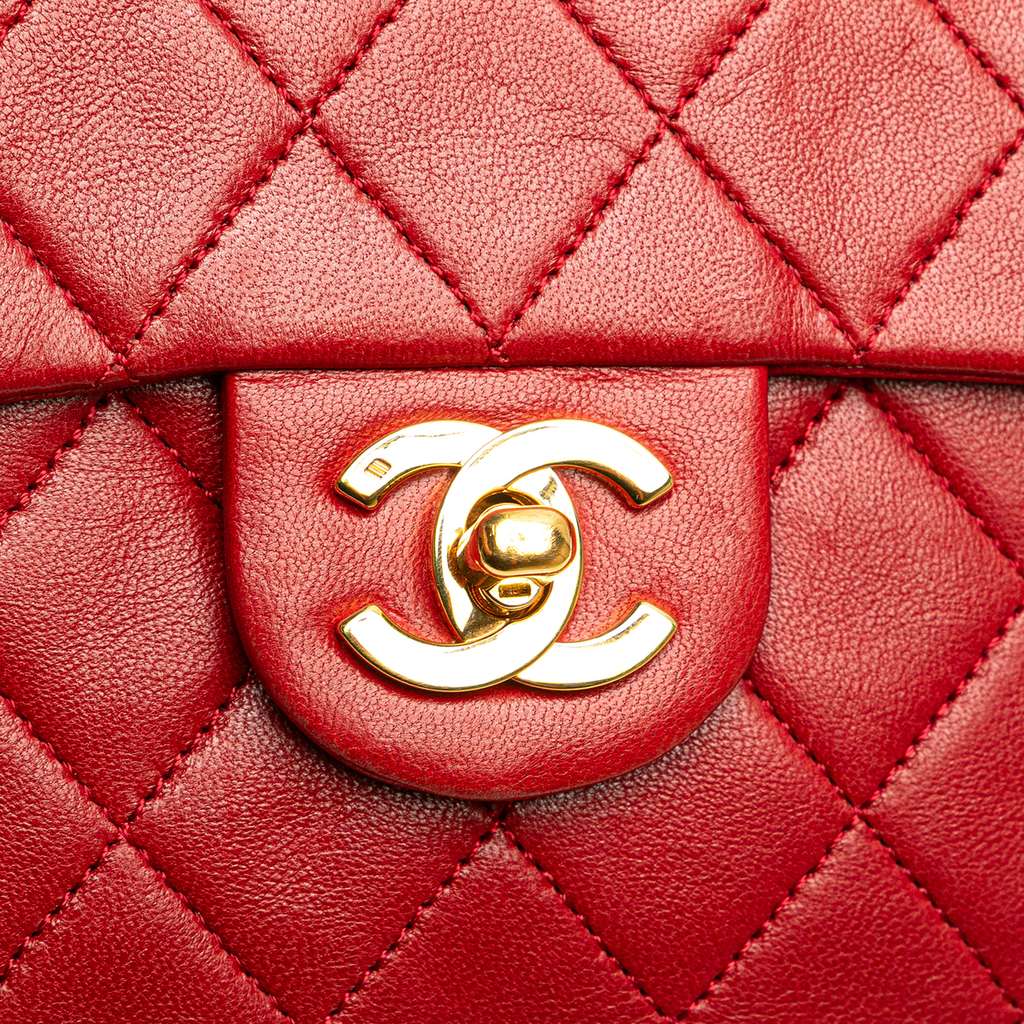 Chanel Micro Classic Lambskin Belt Bag - Detail 2