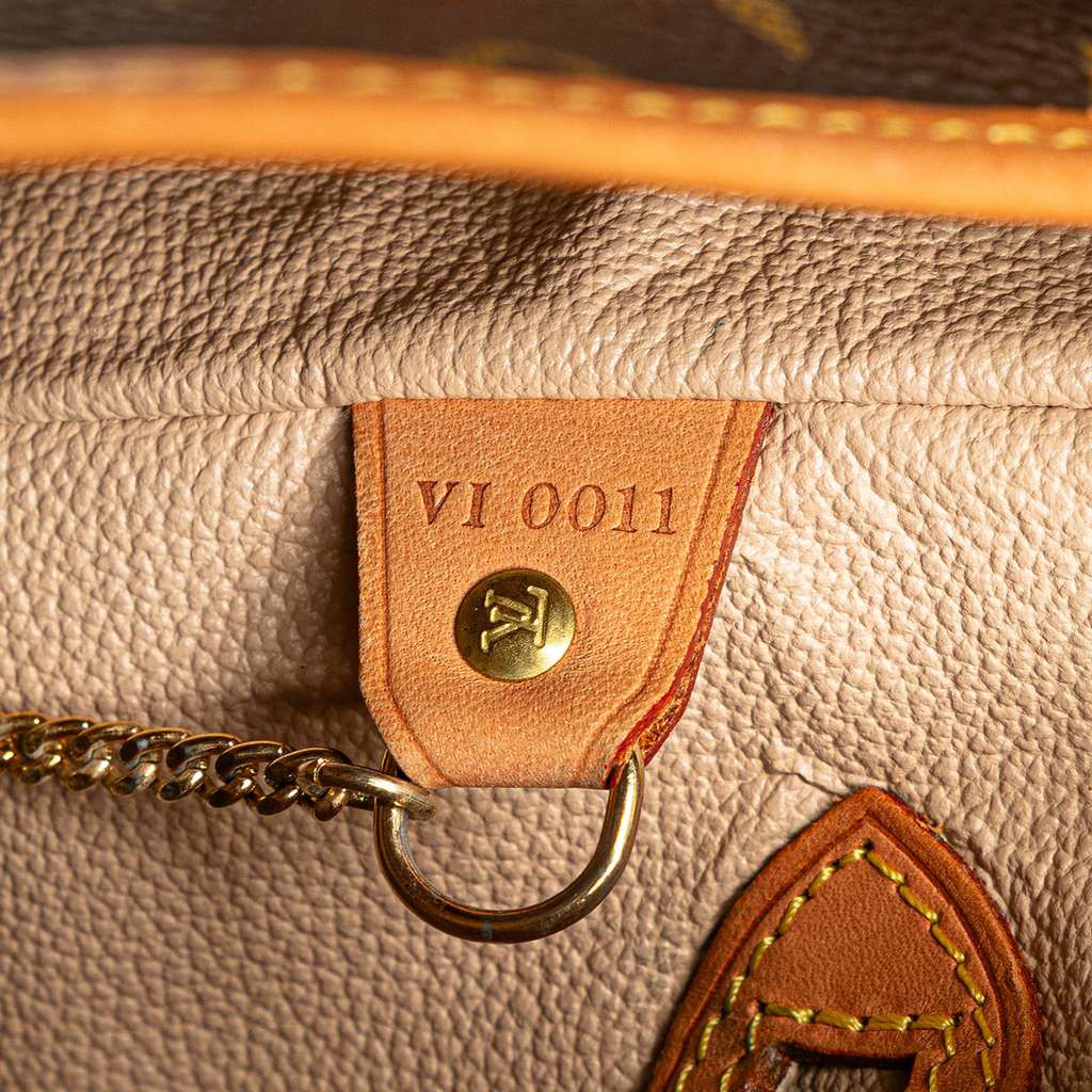 Louis Vuitton Monogram Petit Bucket - Detail 1