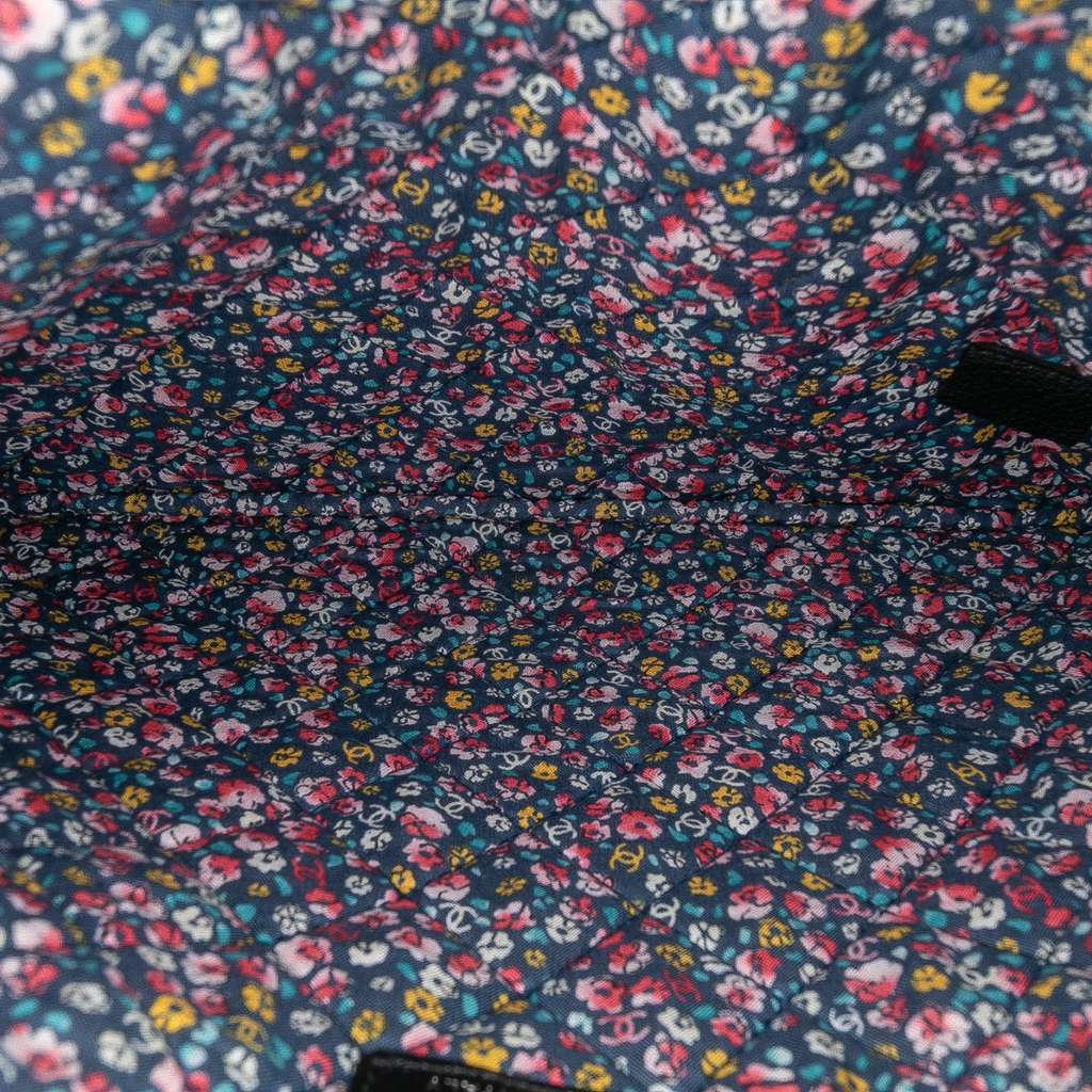 Chanel Medium Caviar Lucky Clover O Case Clutch - 4