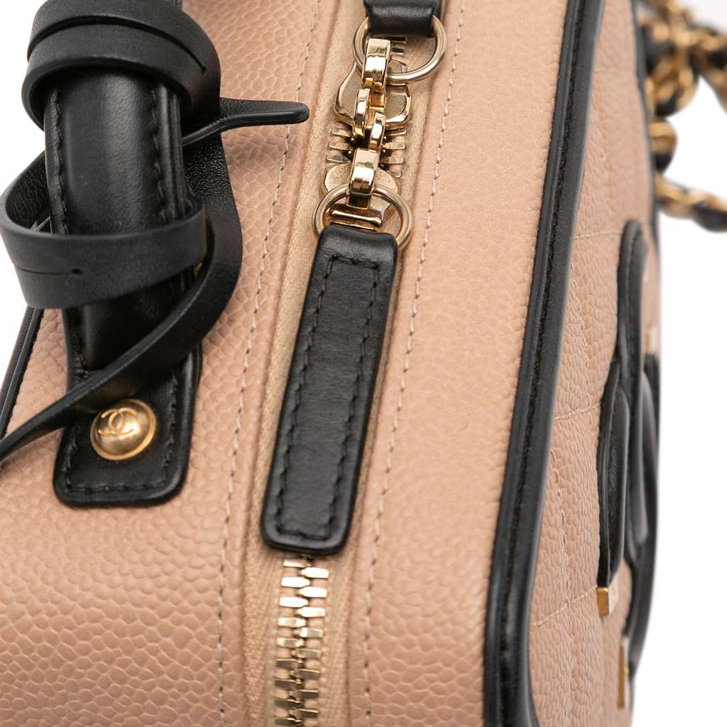 Chanel Small Caviar CC Filigree Vanity Case - Detail 2