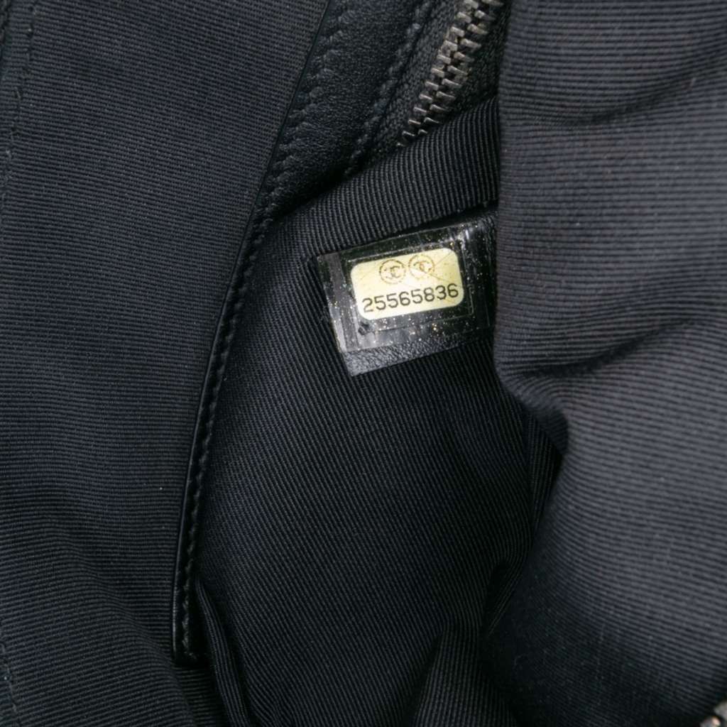 Chanel Medium Tweed and Calfskin Gabrielle O Case Clutch - Detail 1