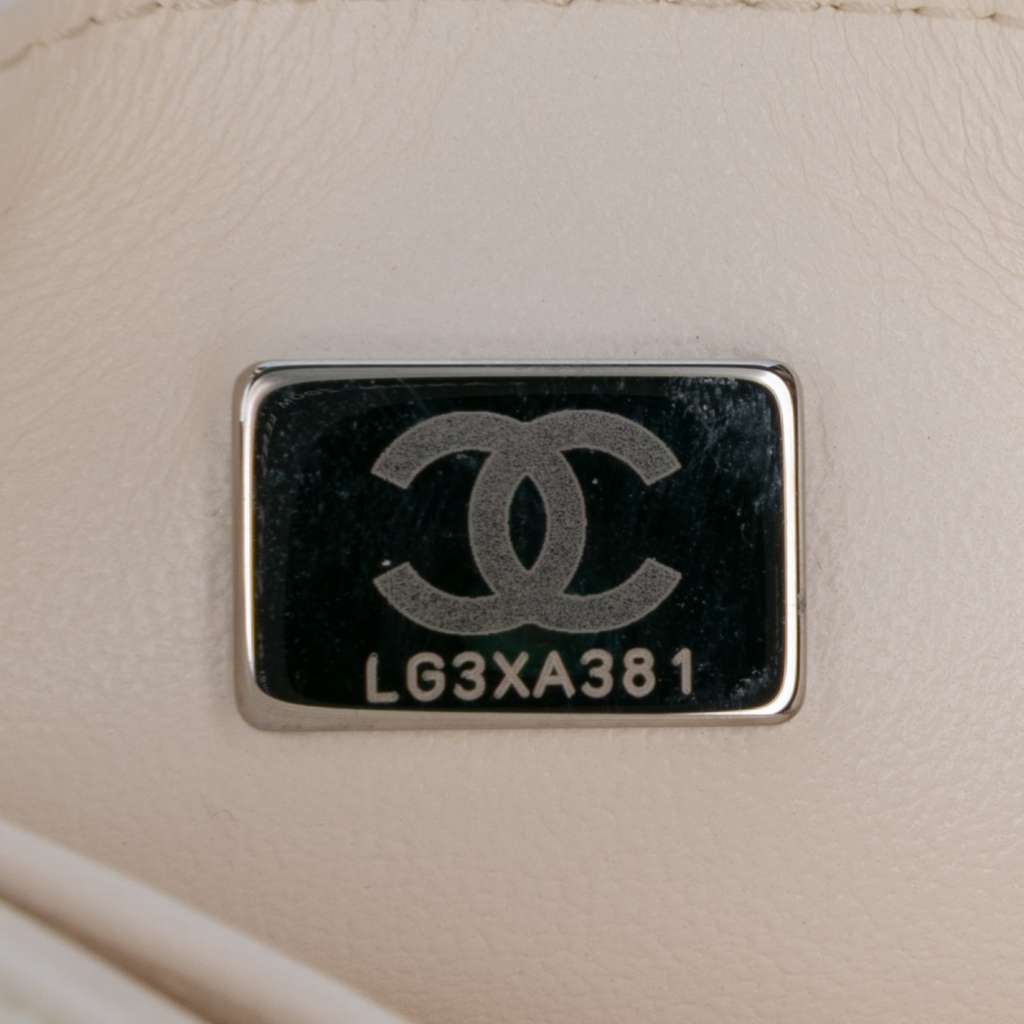 Chanel Small Patent Camellia Single Flap - Detail 1