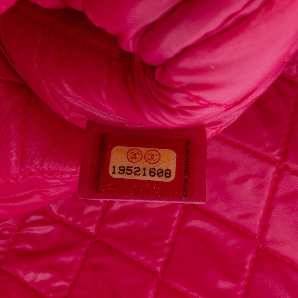 Chanel Large Quilted Lambskin O Case Clutch - Detail 1