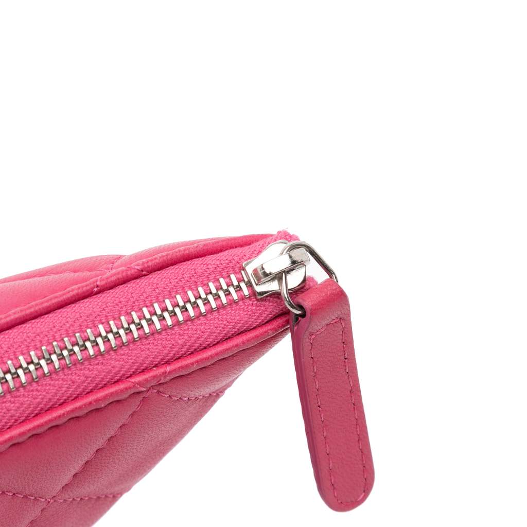 Chanel Large Quilted Lambskin O Case Clutch - Detail 2