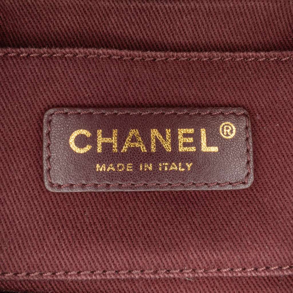 Chanel Calfskin Kiss Lock Frame Bag - Detail 1