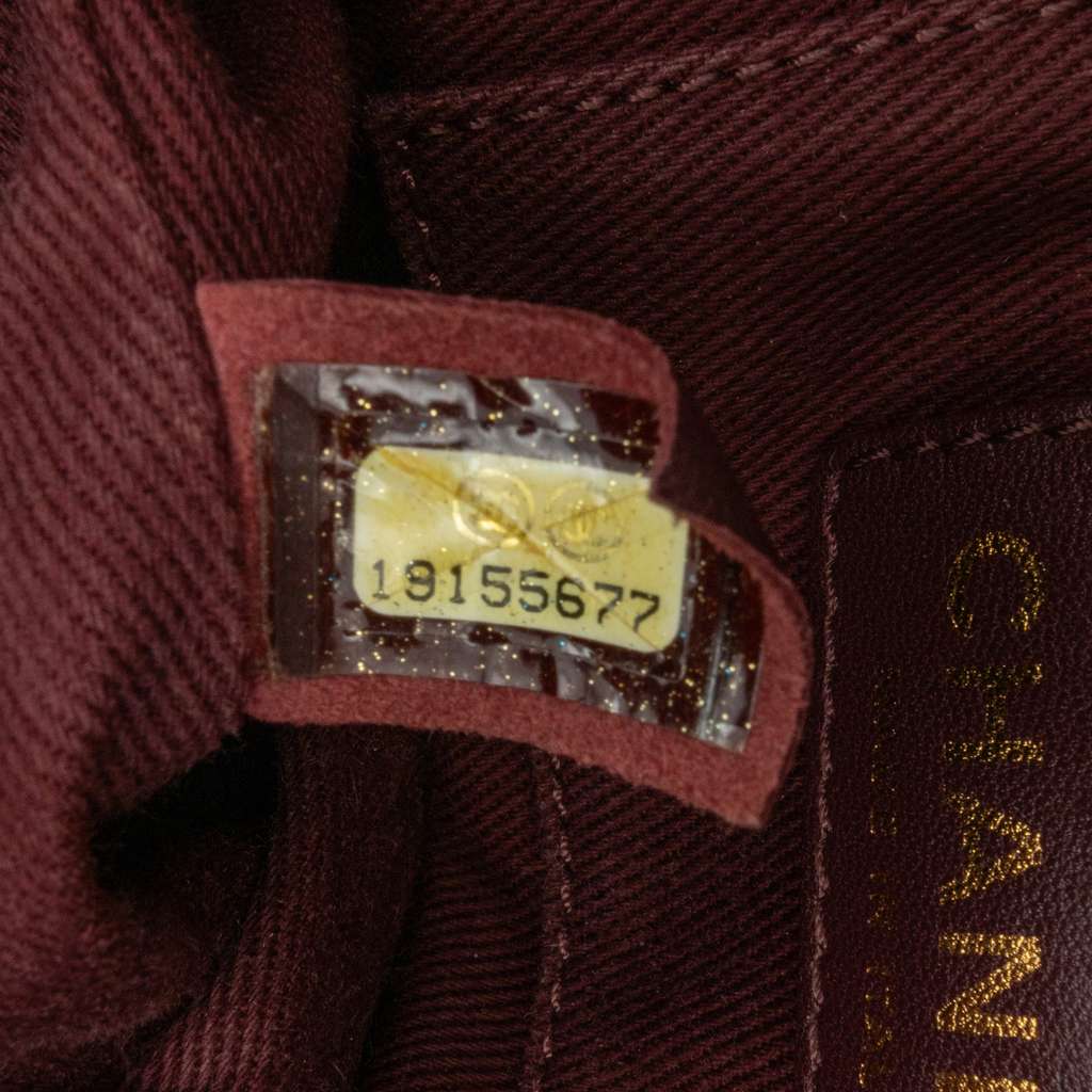 Chanel Calfskin Kiss Lock Frame Bag - Detail 2