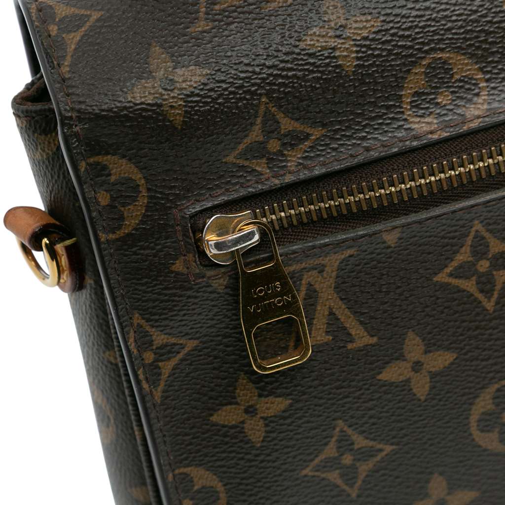 Louis Vuitton Monogram Pochette Metis - Detail 2