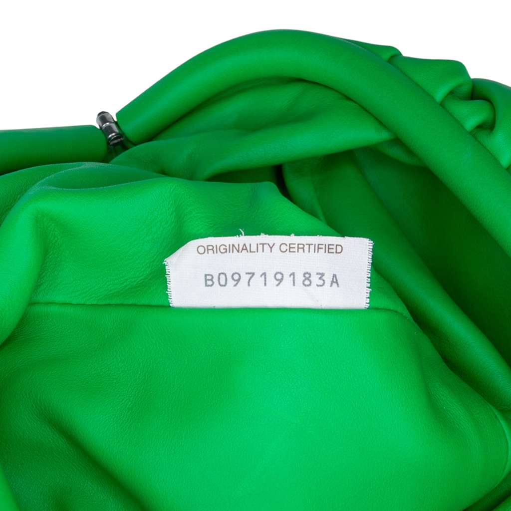 Bottega Veneta Lambskin The Mini Pouch Crossbody - Detail 2