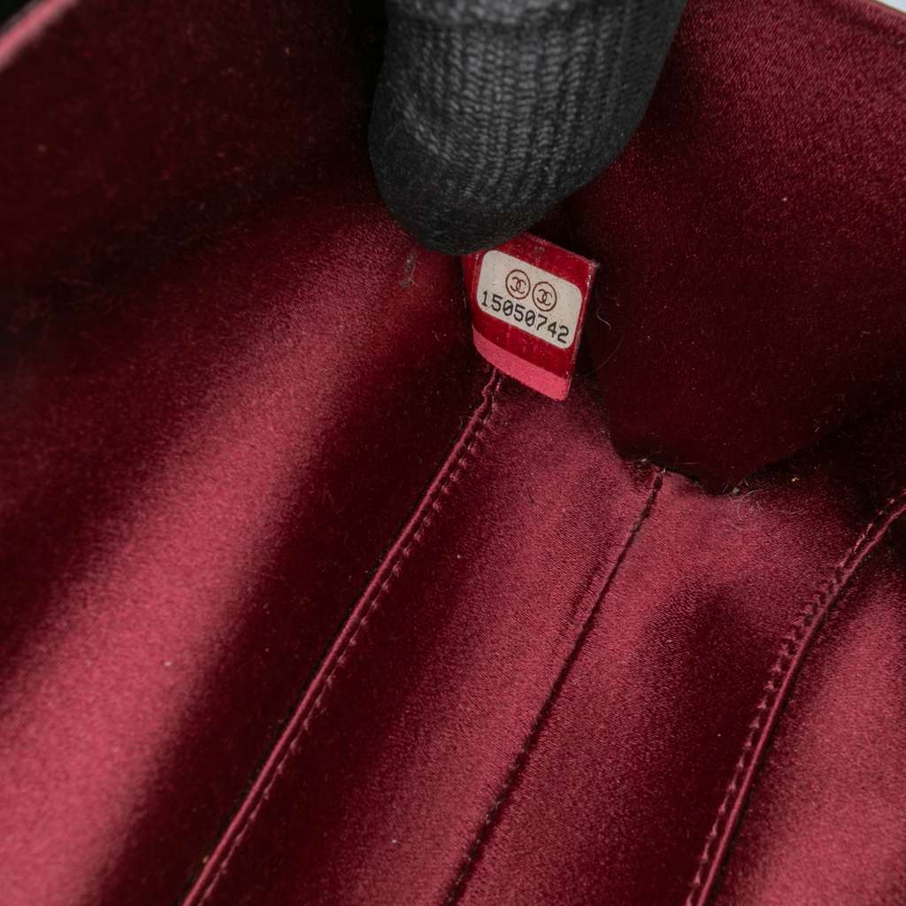 Chanel Quilted Patent Chain Around Clutch - Detail 1