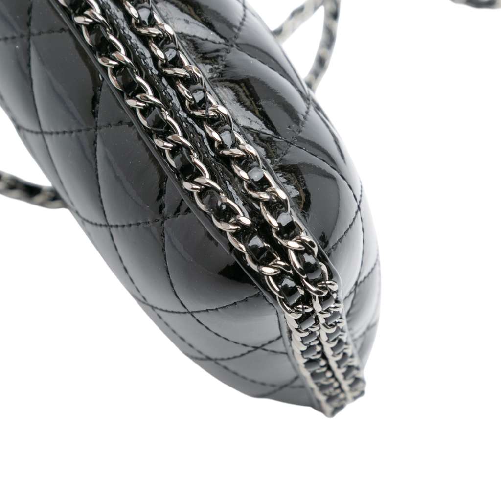 Chanel Quilted Patent Chain Around Clutch - Detail 2