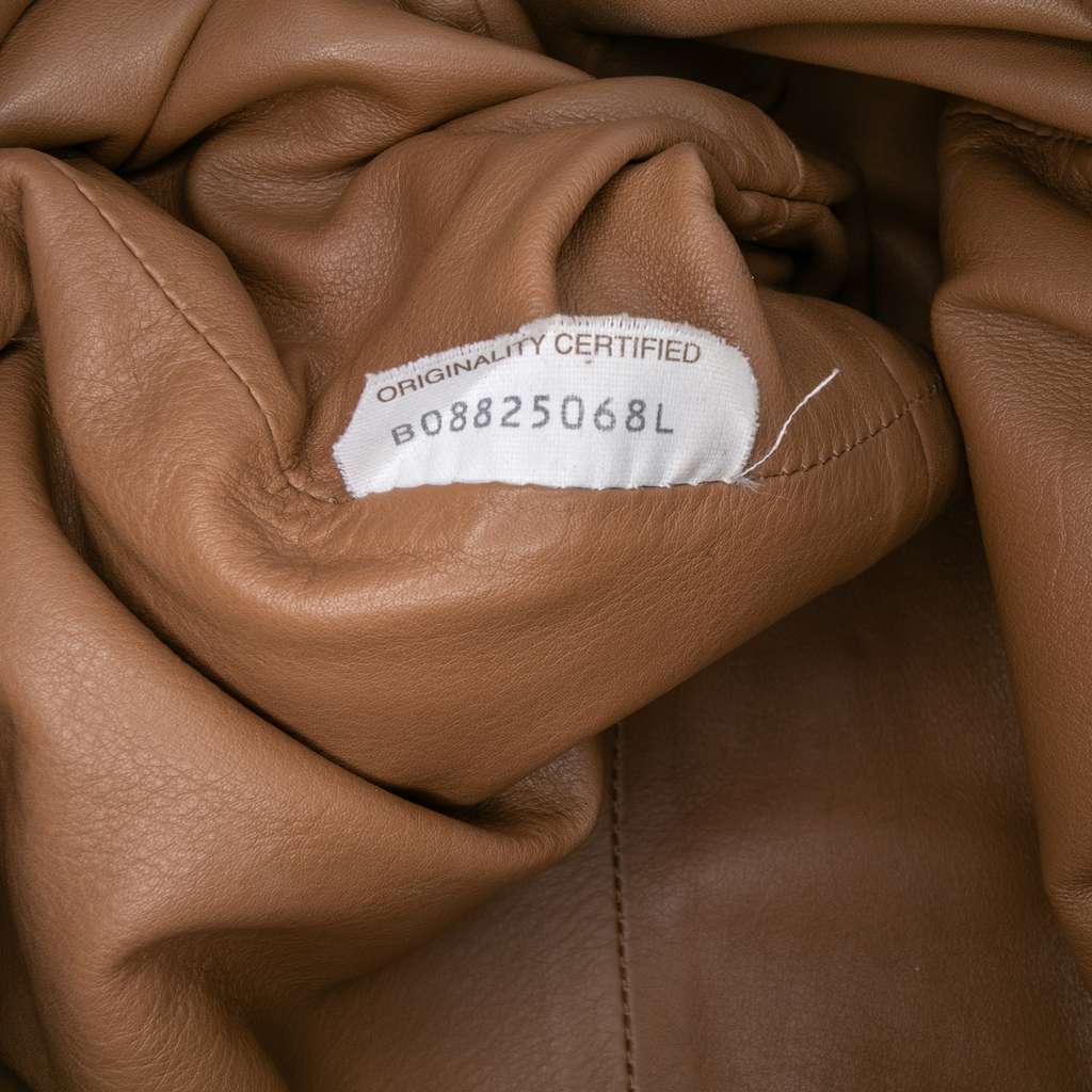 Bottega Veneta Lambskin The Mini Pouch Crossbody - Detail 2