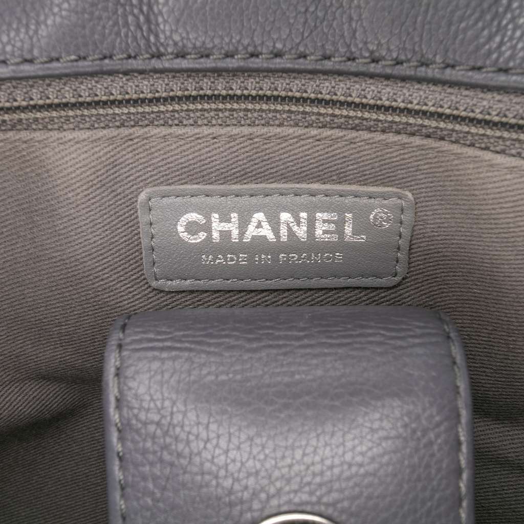 Chanel Quilted Calfskin Couture Messenger Bag - Side view
