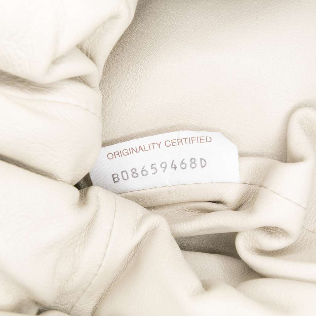 Bottega Veneta Lambskin The Mini Pouch Crossbody - Detail 2