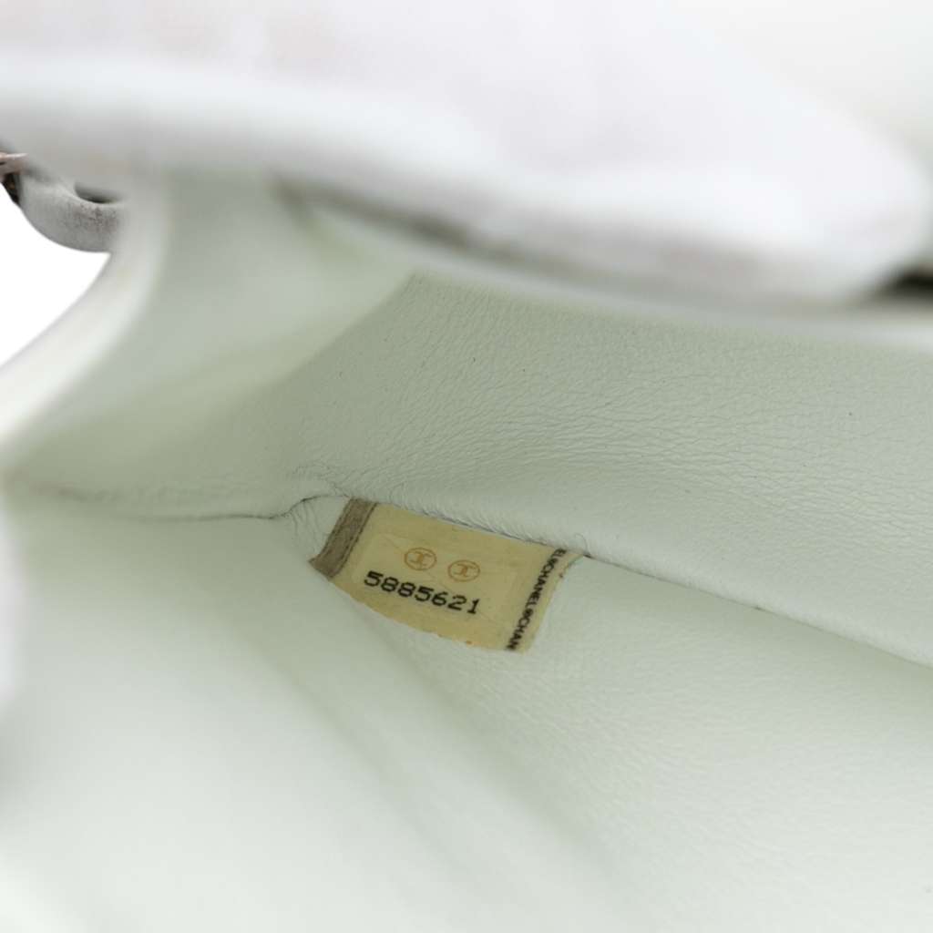 Chanel Medium Classic Lambskin Double Flap - Detail 1