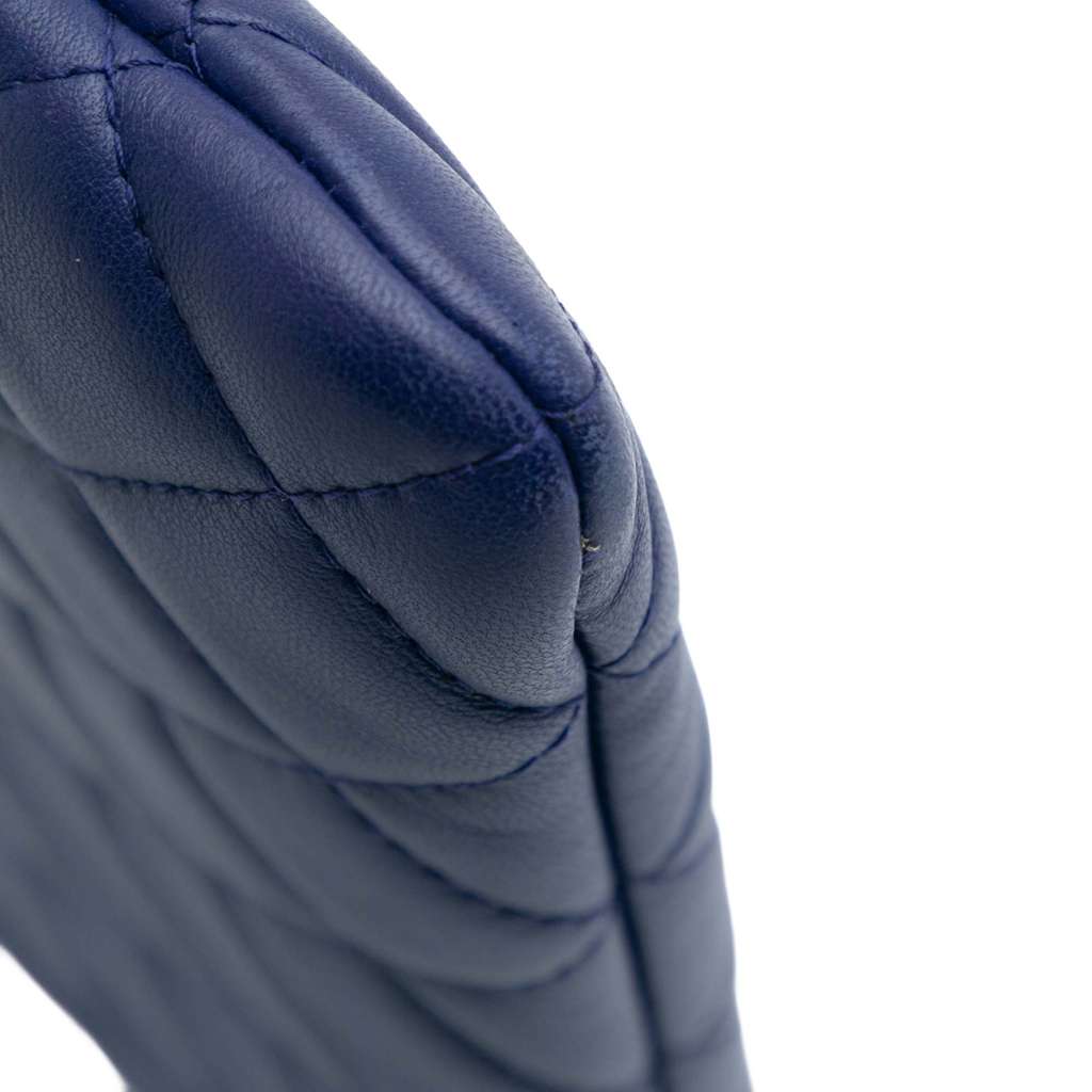 Chanel Medium Quilted Lambskin O Case Clutch - Detail 2