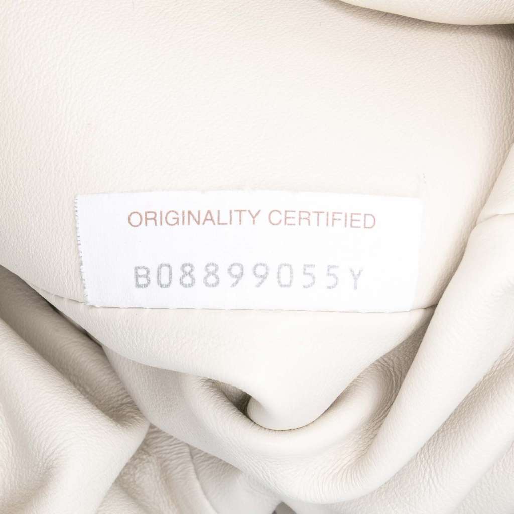 Bottega Veneta Lambskin The Mini Pouch Crossbody - Detail 2