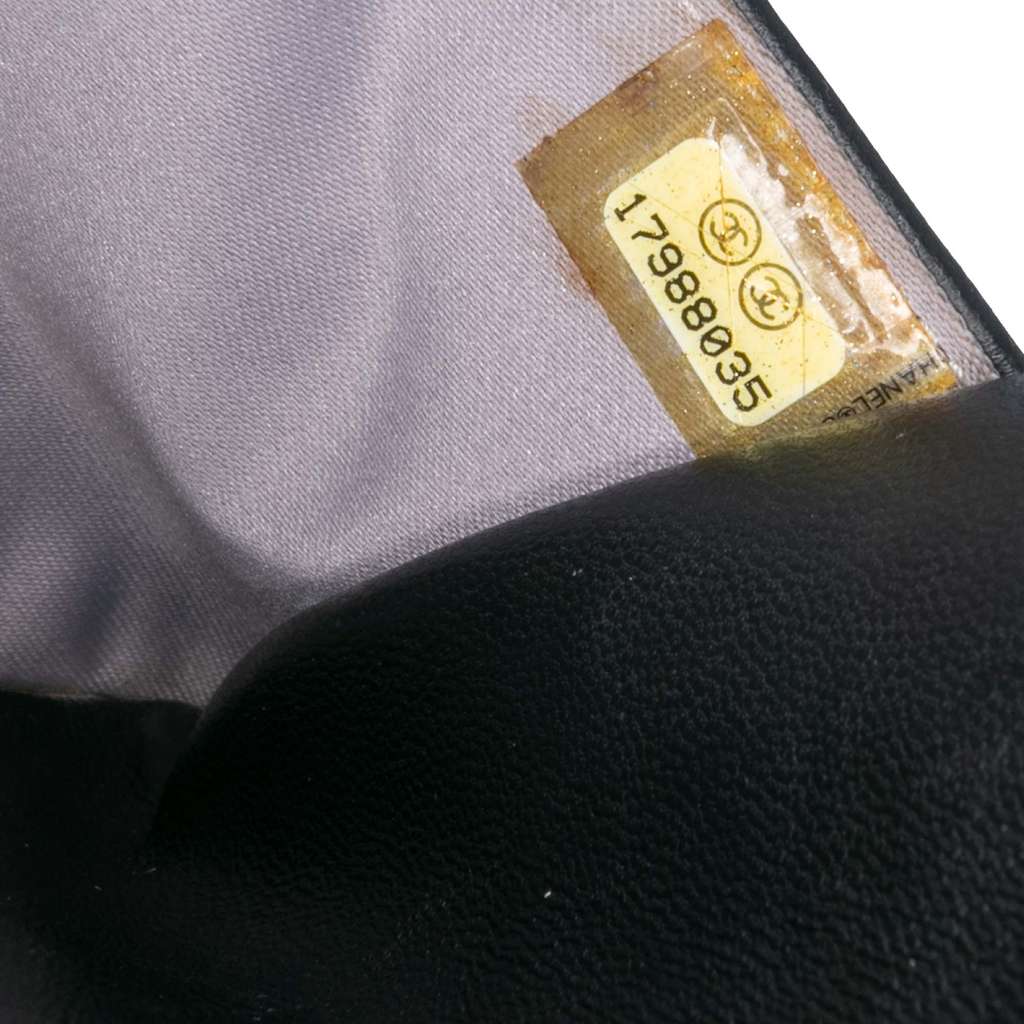 Chanel Camellia Embossed Lambskin Wallet On Chain - Detail 1