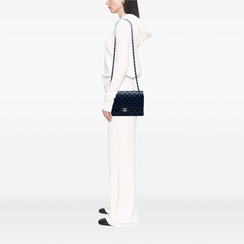 Chanel Jumbo Classic Lambskin Double Flap - Detail 2