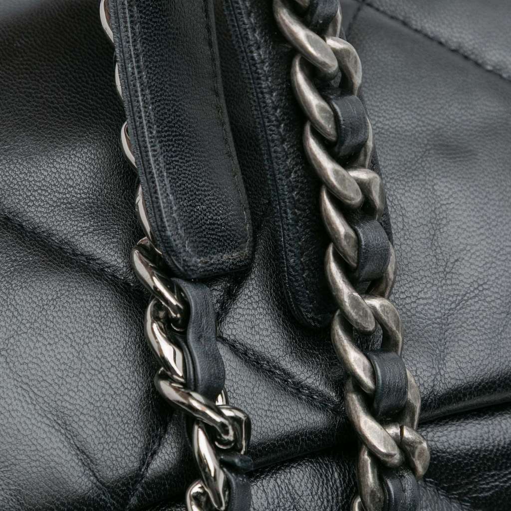 Chanel Medium Lambskin 19 Flap - Detail 1