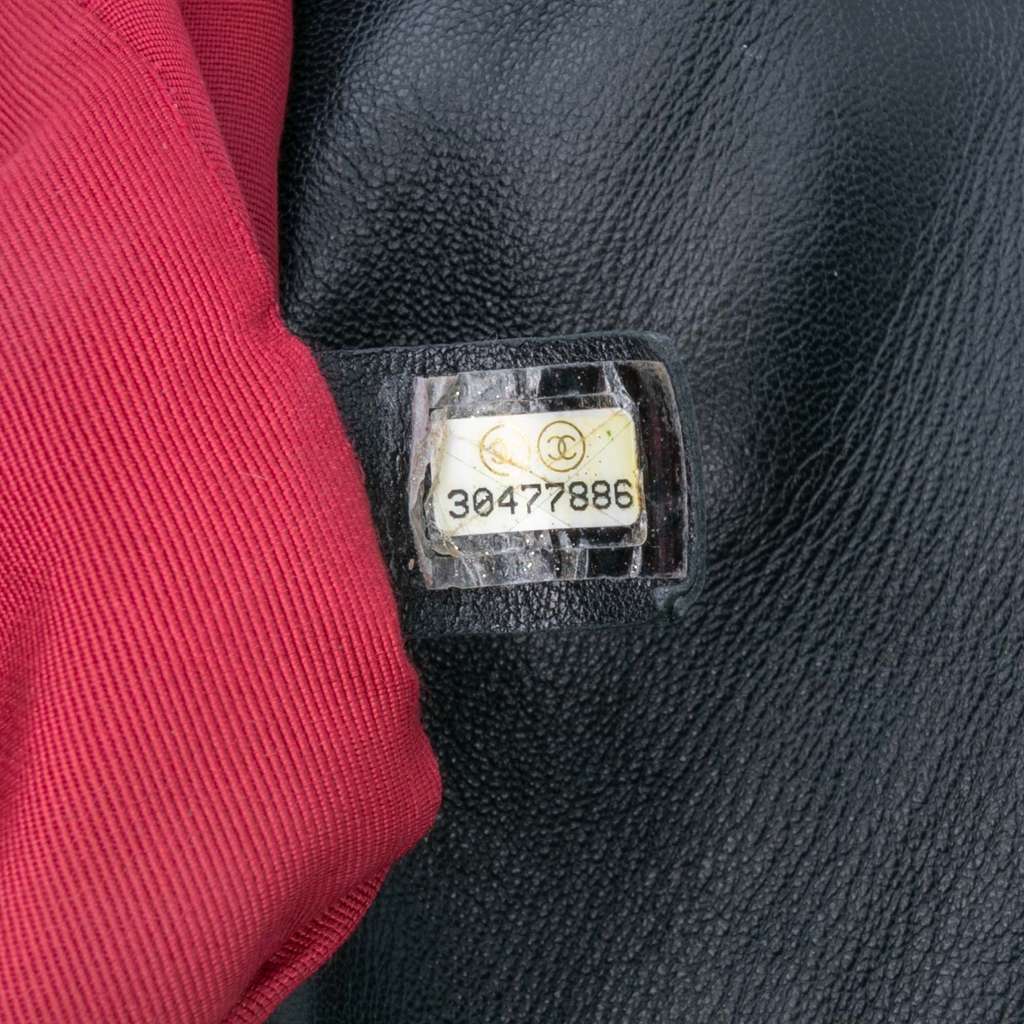 Chanel Medium Lambskin 19 Flap - Detail 2