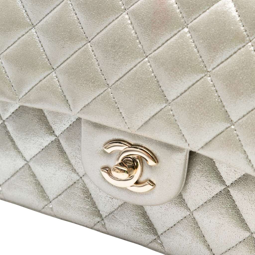 Chanel Medium Classic Iridescent Lambskin Double Flap - Detail 1
