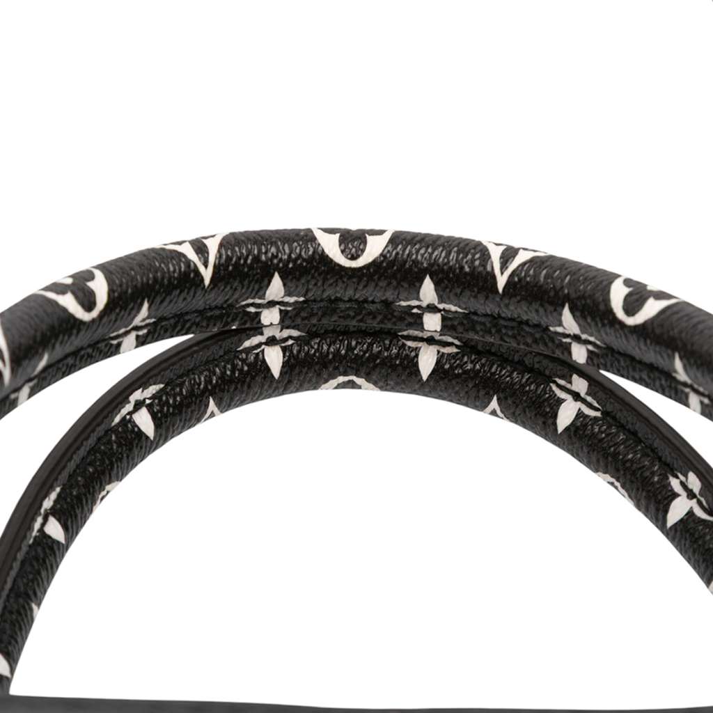 Louis Vuitton Monogram Giant Jungle OnTheGo GM - Image 12