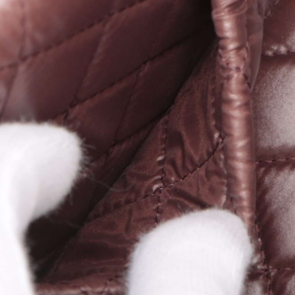 Chanel Medium CC Quilted  Caviar Vanity Case - Detail 1