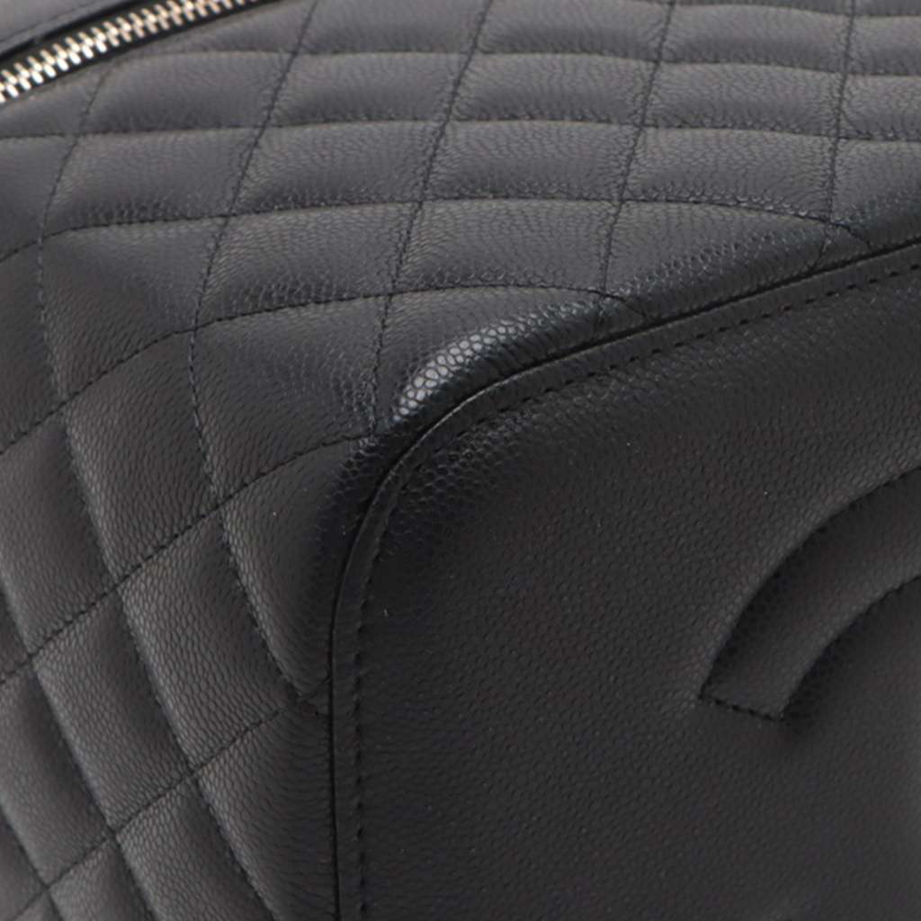 Chanel Medium CC Quilted  Caviar Vanity Case - Detail 2