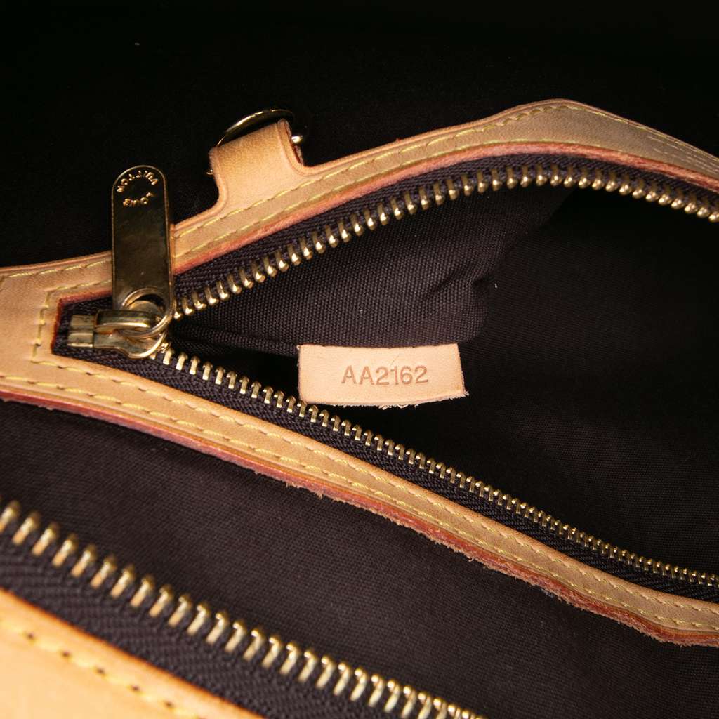 Louis Vuitton Monogram Vernis Brea MM - Detail 1