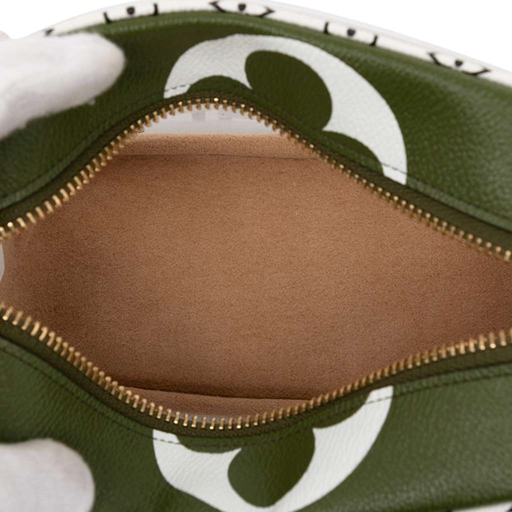 Louis Vuitton Monogram Giant Jungle Beach Pouch - 4