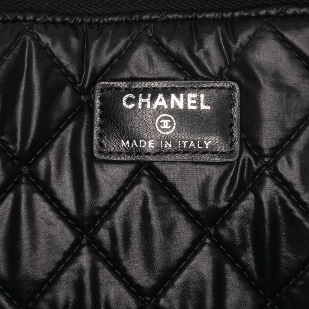Chanel Large Quilted Patent O Case Clutch - Side view