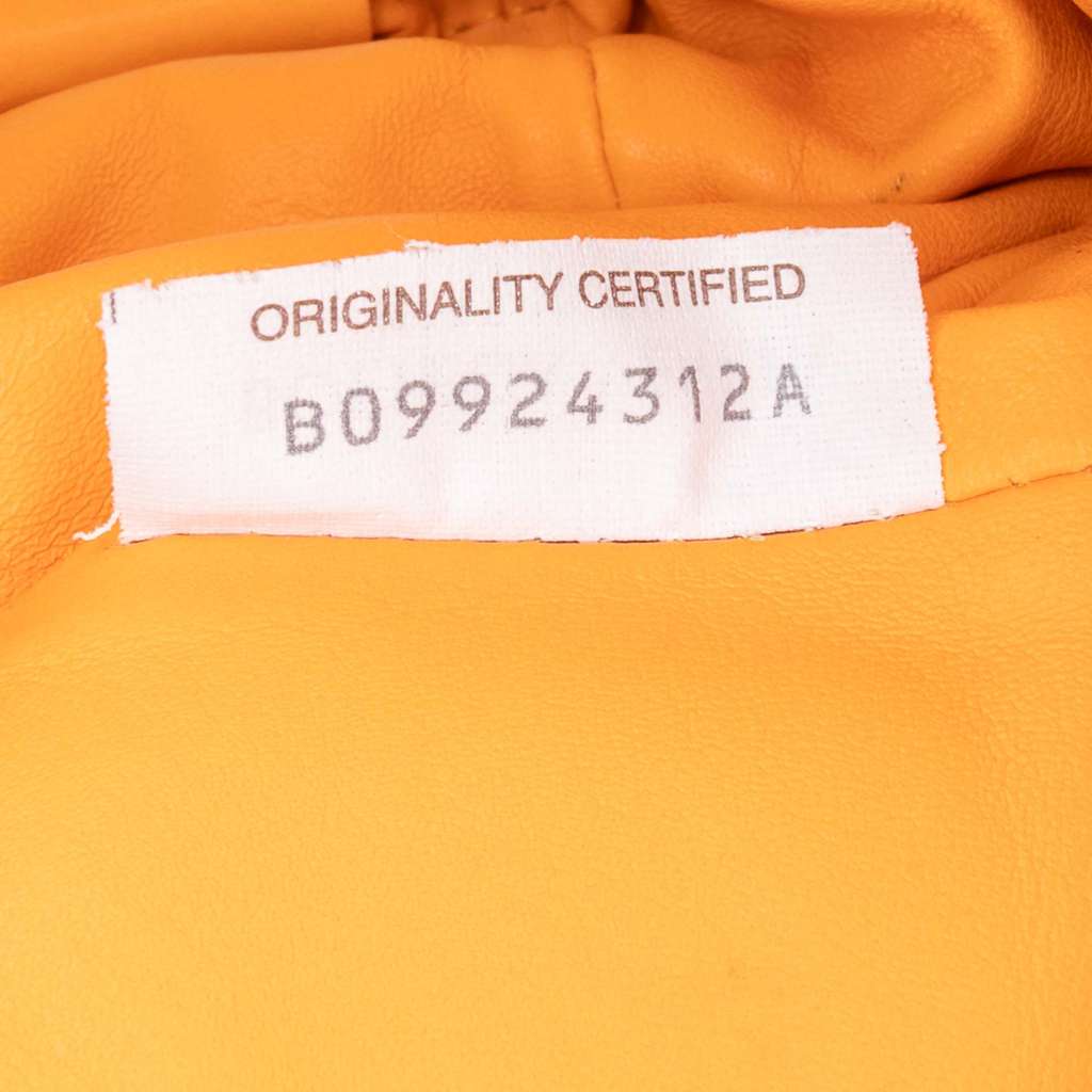 Bottega Veneta Lambskin The Mini Pouch Crossbody - Detail 1