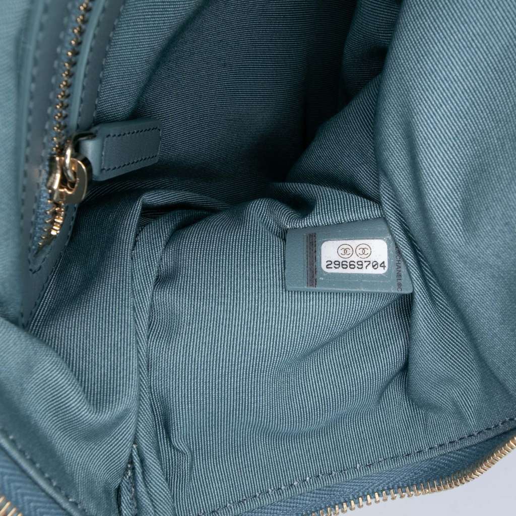 Chanel Medium Tweed Deauville O Case Clutch - Detail 1