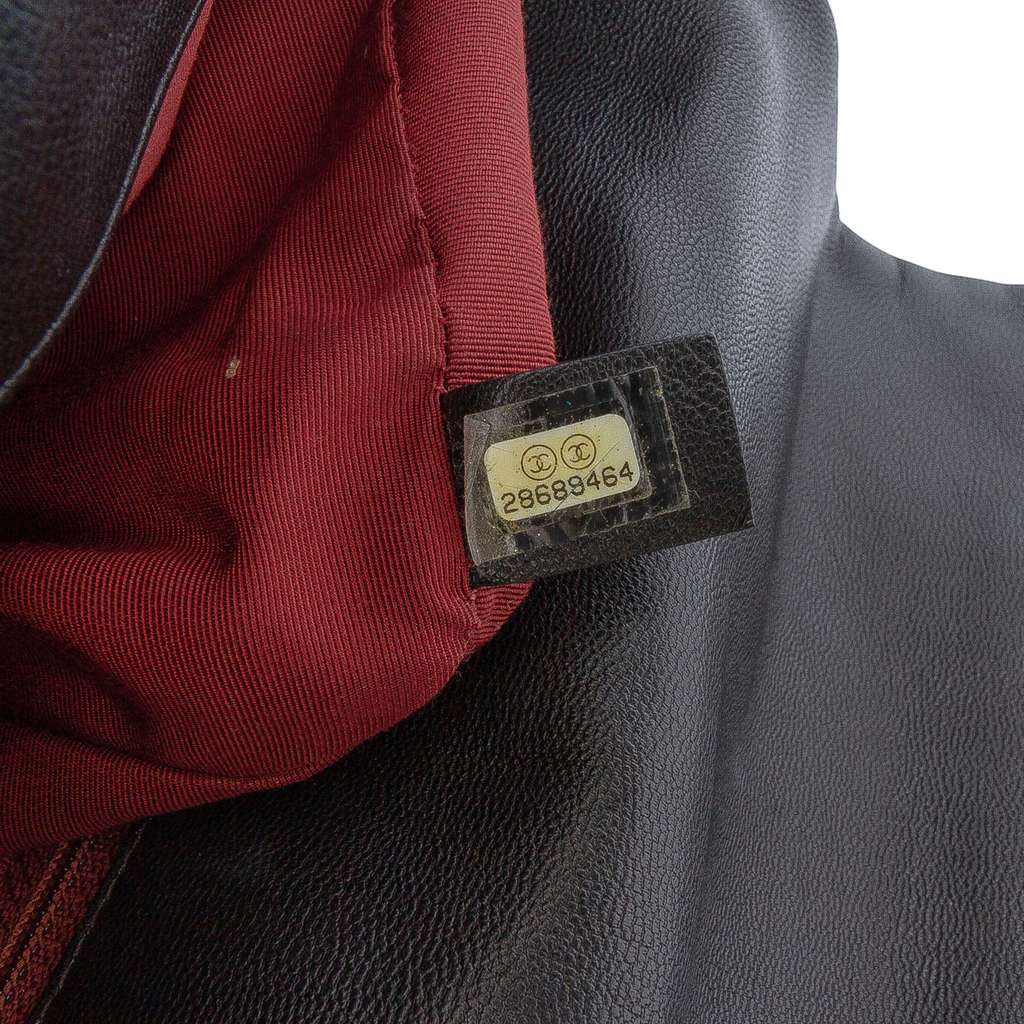 Chanel Maxi Lambskin 19 Flap - Detail 1