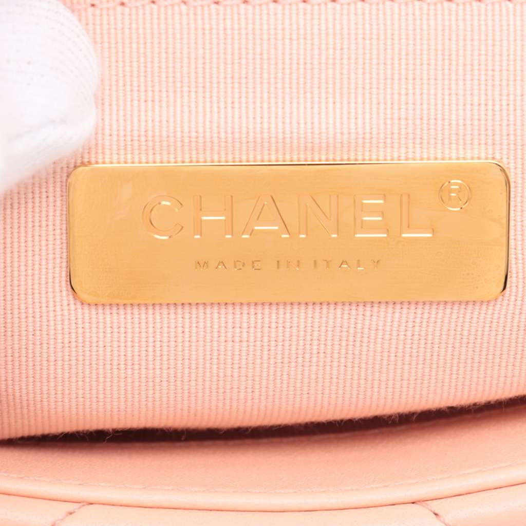 Chanel Medium Lambskin 19 Flap - Detail 1
