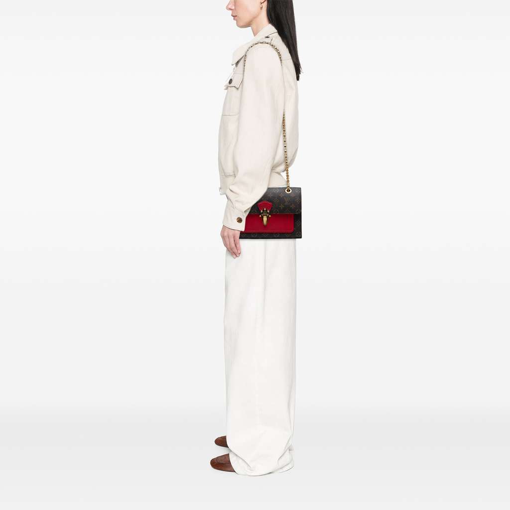 Louis Vuitton Monogram Victoire - Detail 2